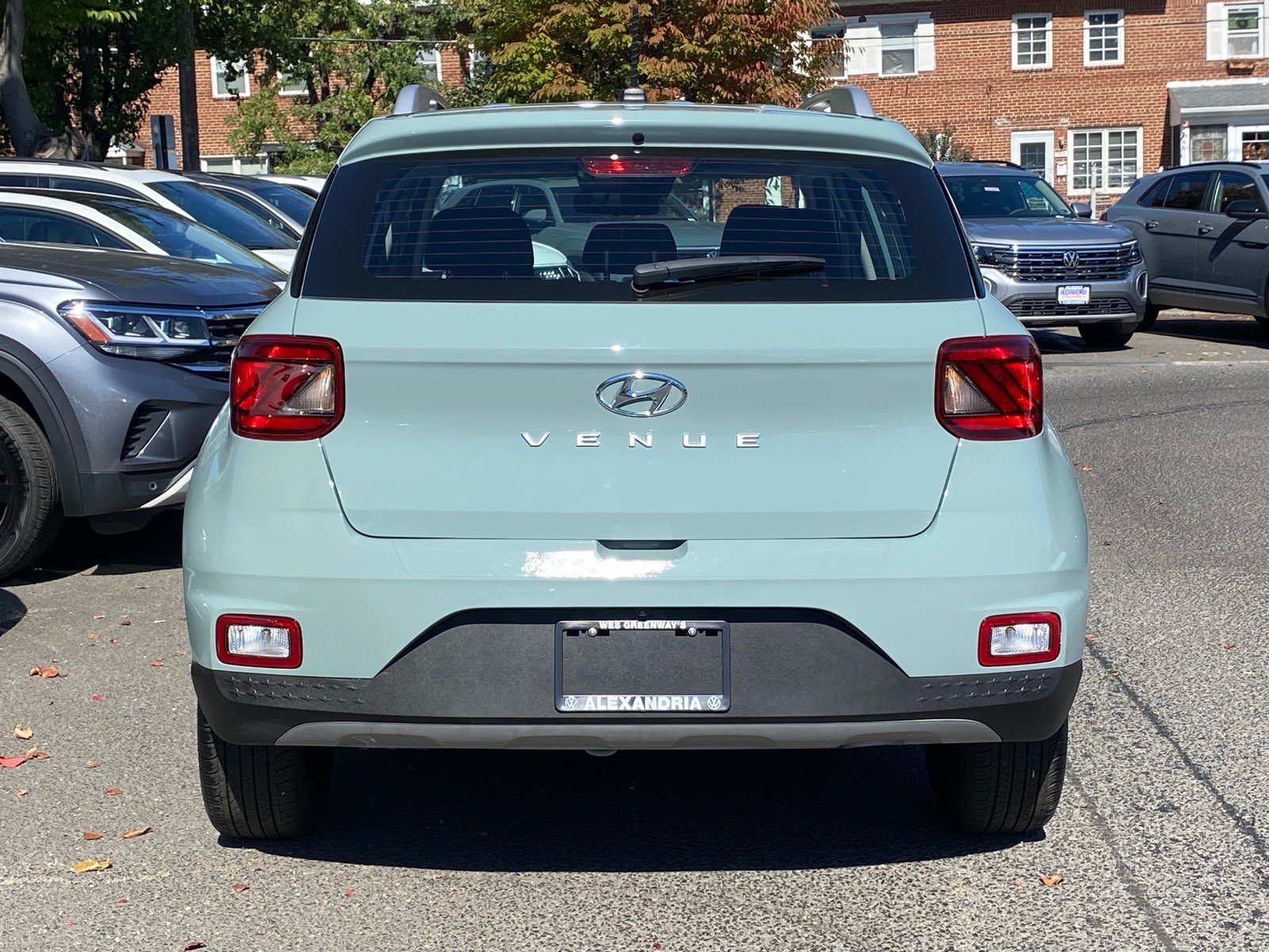 Used 2025 Hyundai Venue SEL FWD image 4