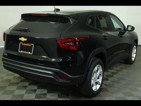 New 2026 Chevrolet Trax LS w/ LS Convenience Package FWD image 15