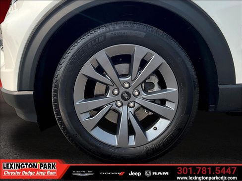 Used 2023 Ford Explorer XLT w/ Equipment Group 202A AWD/4WD image 33