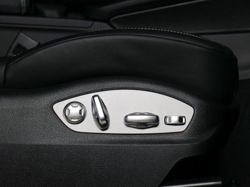 New 2025 Porsche Macan Turbo image 27