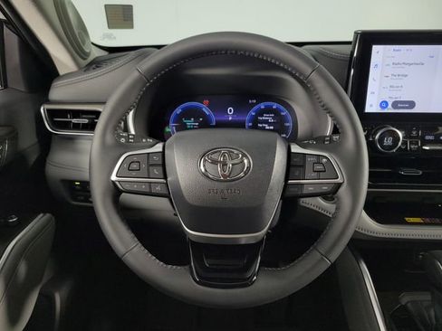 Used 2026 Toyota Highlander Limited AWD/4WD image 24