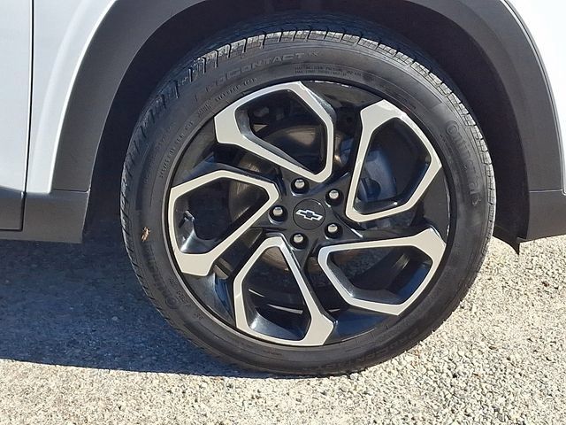 Used 2025 Chevrolet Trax RS w/ Sunroof Package FWD image 29
