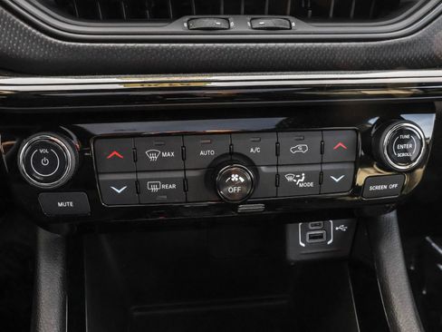 New 2025 Jeep Compass Latitude w/ Sun & Sound Group AWD/4WD image 20