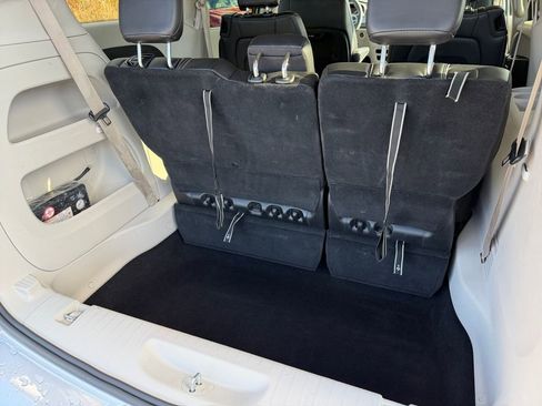 Used 2024 Chrysler Pacifica Touring-L image 25