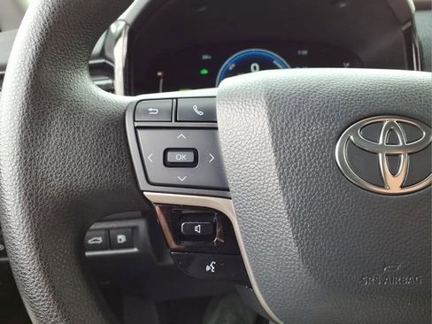 Used 2025 Toyota Camry LE FWD image 23
