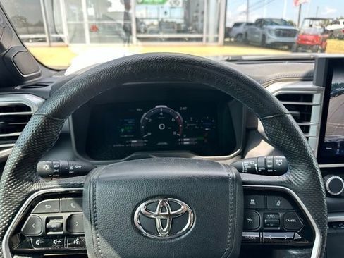 Used 2023 Toyota Sequoia Platinum AWD/4WD image 10