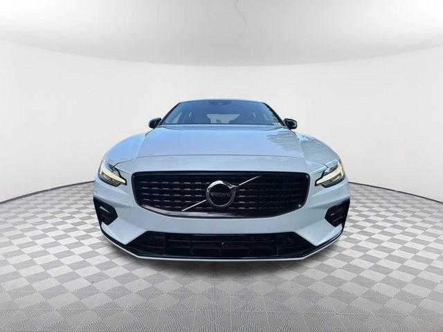 Used 2022 Volvo S60 B5 Momentum w/ Climate Package FWD image 2