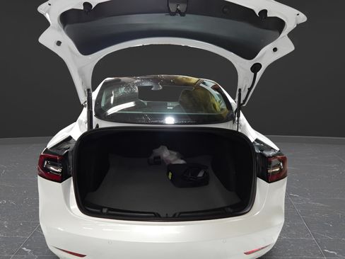 Used 2022 Tesla Model 3 Long Range AWD/4WD image 9
