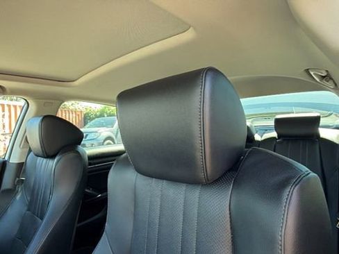 Used 2018 Honda Accord Touring image 22