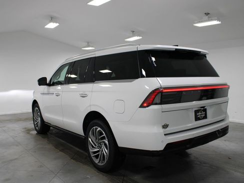 New 2026 Lincoln Navigator Reserve image 6