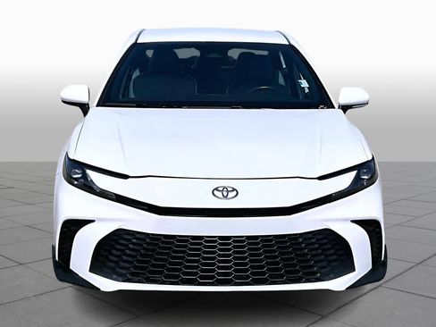 Used 2025 Toyota Camry SE image 4