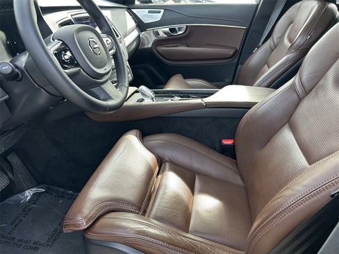 Used 2024 Volvo XC90 B6 Ultimate w/ Lounge Package image 11
