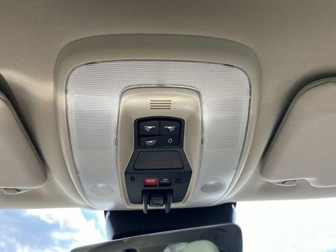 Used 2016 Volvo S60 T5 Premier w/ Convenience Package image 35