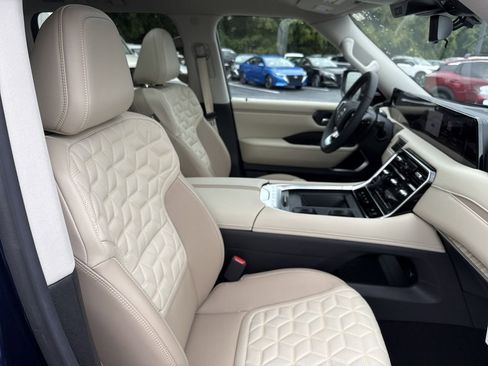 New 2025 Nissan Armada Platinum Reserve AWD/4WD image 17