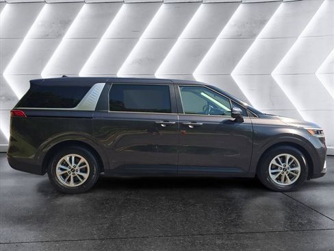 Used 2022 Kia Carnival LX FWD image 6