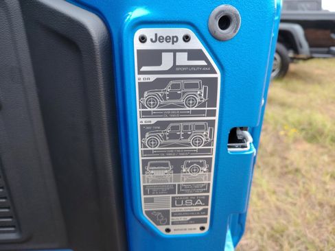 New 2025 Jeep Wrangler Unlimited Rubicon w/ Convenience Group image 36