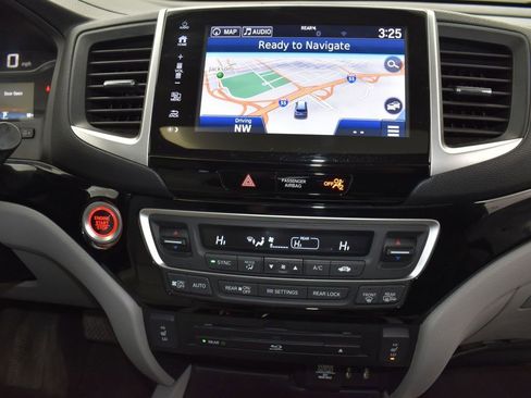 Used 2018 Honda Pilot Touring image 31