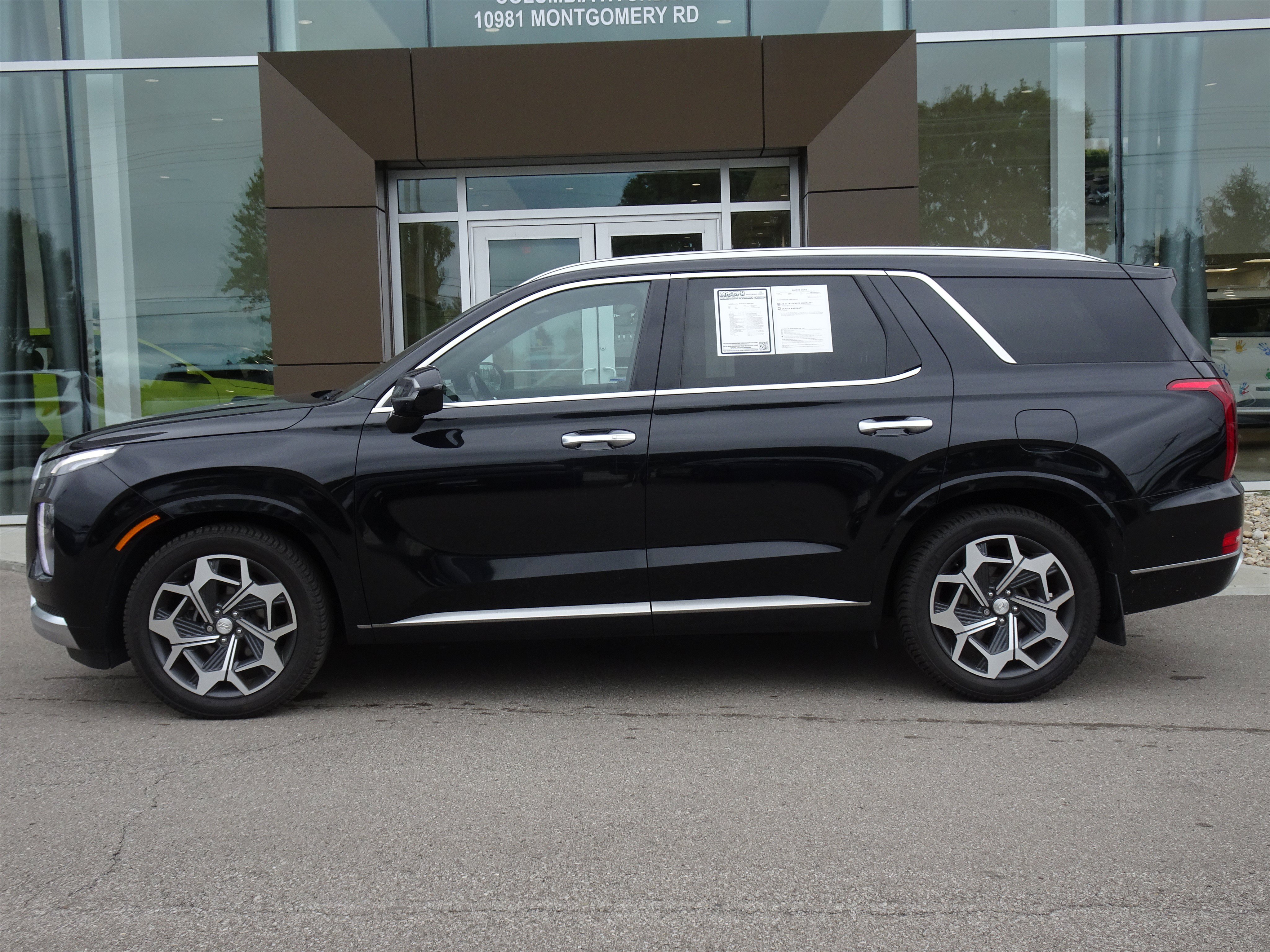 Used 2022 Hyundai Palisade Calligraphy FWD image 2