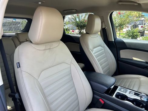 Used 2020 Ford Edge SEL w/ Convenience Package FWD image 14