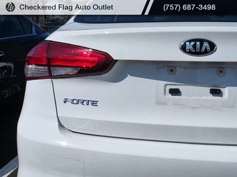Used 2017 Kia Forte LX image 7