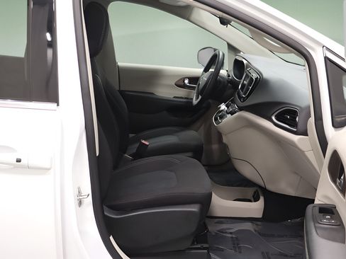 Certified 2023 Chrysler Voyager LX FWD image 15