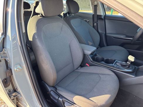 Used 2025 Kia K4 FWD image 38
