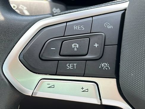 Used 2022 Volkswagen Taos SE w/ IQ.Drive SE Package FWD image 18