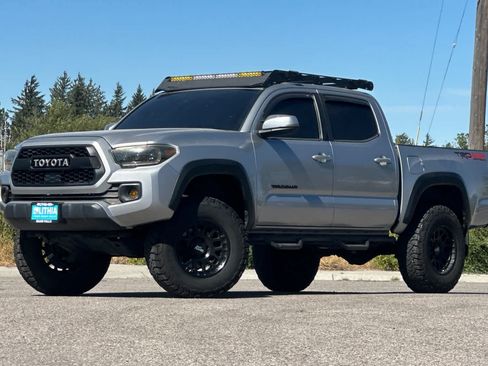 Used 2021 Toyota Tacoma TRD Off-Road w/ Technology Package AWD/4WD image 1