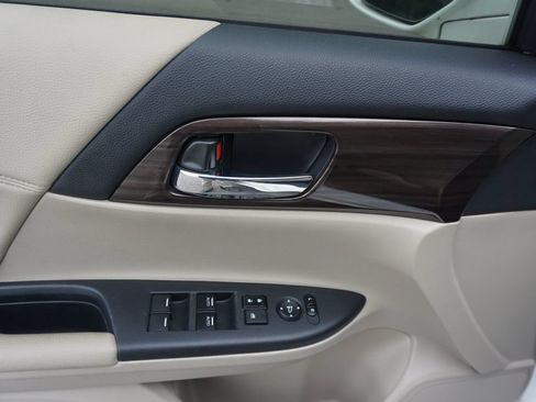 Used 2016 Honda Accord EX image 3