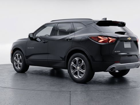 Used 2025 Chevrolet Blazer LT FWD image 6