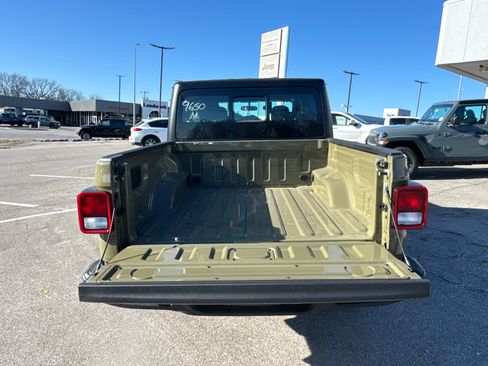 New 2026 Jeep Gladiator Sport image 17