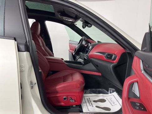 Used 2021 Maserati Levante GranSport image 40