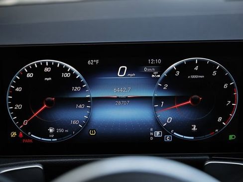 Used 2023 Mercedes-Benz GLB 250 4MATIC image 32