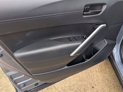 Used 2025 Toyota Corolla Cross LE image 13