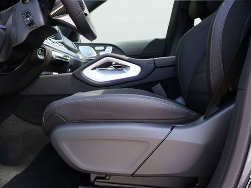 New 2026 Mercedes-Benz GLS 450 4MATIC image 38