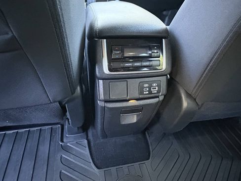 Used 2024 Subaru Ascent Premium w/ Convenience Package AWD/4WD image 15