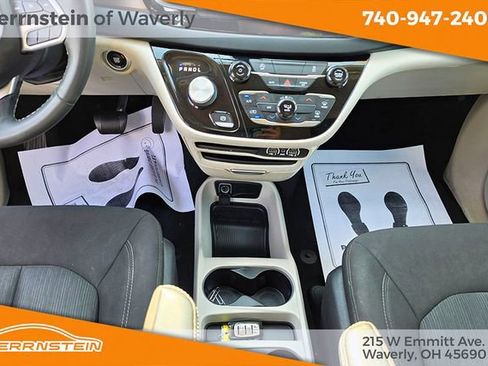Used 2022 Chrysler Voyager LX FWD image 13