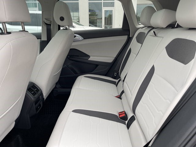New 2025 Volkswagen Taos SE FWD image 41