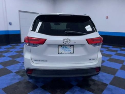 Used 2017 Toyota Highlander SE AWD/4WD image 7