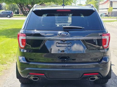 Used 2018 Ford Explorer XLT w/ XLT Appearance Package AWD/4WD image 5