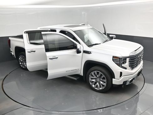 Used 2024 GMC Sierra 1500 Denali w/ Denali Reserve Package AWD/4WD image 19