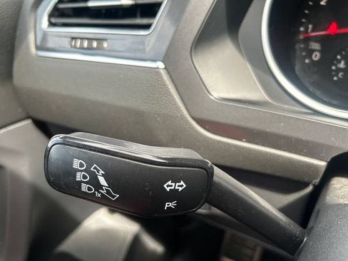 Used 2021 Volkswagen Tiguan SE AWD/4WD image 25