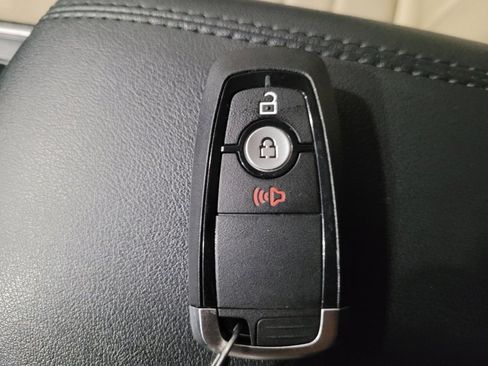 Used 2022 Ford Edge SE w/ Cargo Accessory Package image 32