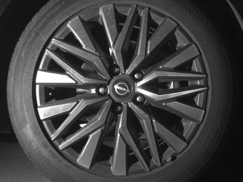 Used 2025 Nissan Altima 2.5 SV FWD image 13