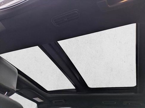 Used 2019 Ford Expedition XLT image 14