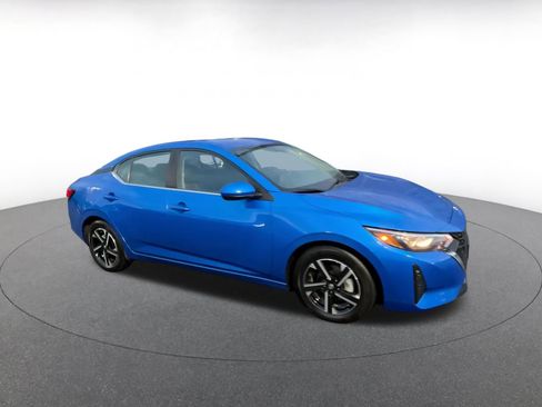 Used 2025 Nissan Sentra SV image 2