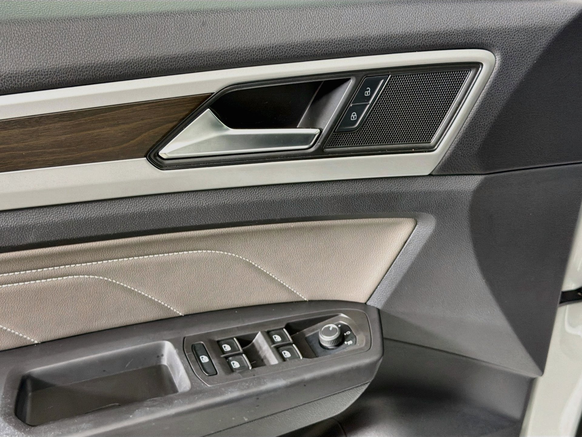 Certified 2023 Volkswagen Atlas SE w/ Panoramic Sunroof Package FWD image 17
