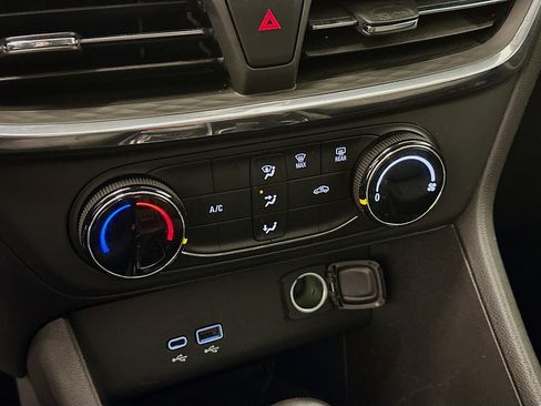 Used 2025 Buick Encore GX Preferred image 24