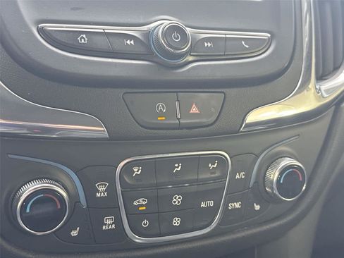 Used 2023 Chevrolet Equinox LT image 18