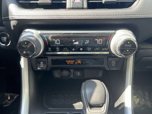 Used 2022 Toyota RAV4 XLE image 28